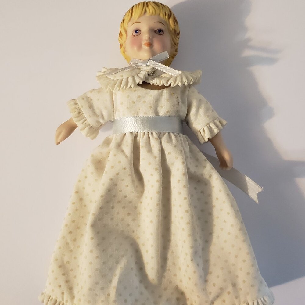 Vintage Victorian 1983 Avon Porcelain Doll